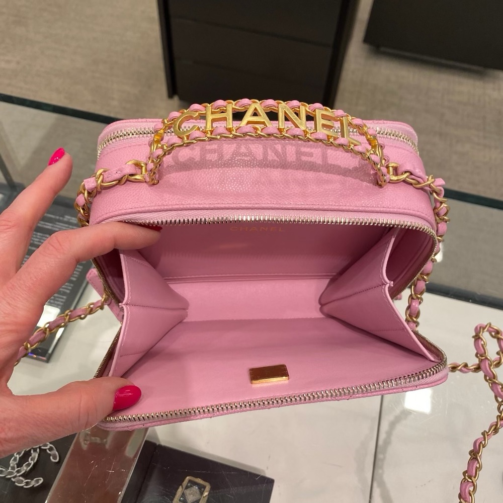 Brand new pink Chanel small vanity case from spring summer 2022 collection - Picture 6 of 7
